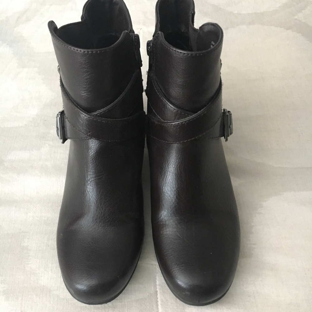 Boots - Picture 2 of 4